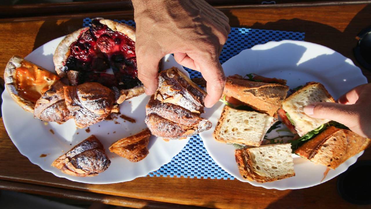 Spanish Tapas and Premium Open Bar with Sailing Experience Barcelona