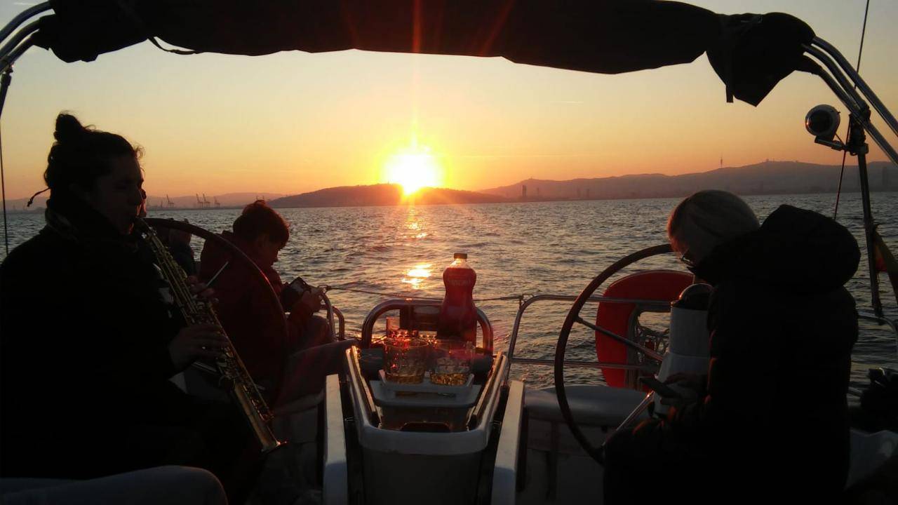 Sunset Live Sax & Sailing Experience Barcelona 2 h. 