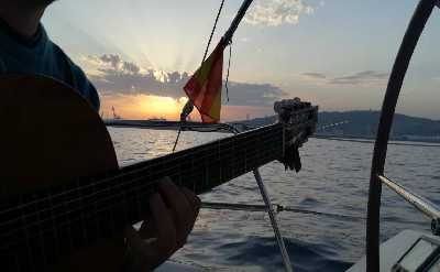 Sunset Spanish Guitar Live & Sailing Experience Barcelona 2 h.