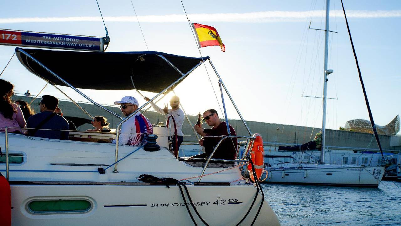 Sunset Spanish Guitar Live & Sailing Experience Barcelona 2 h.