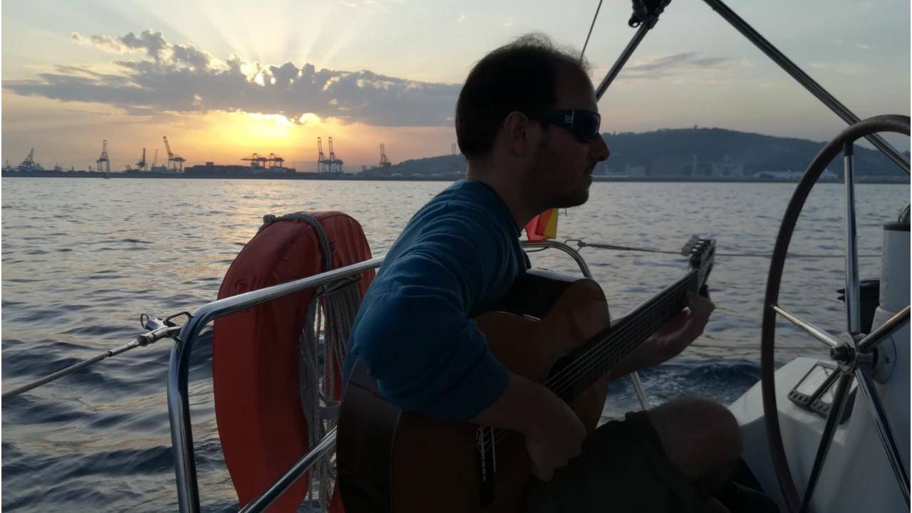 Sunset Spanish Guitar Live & Sailing Experience Barcelona 2 h.
