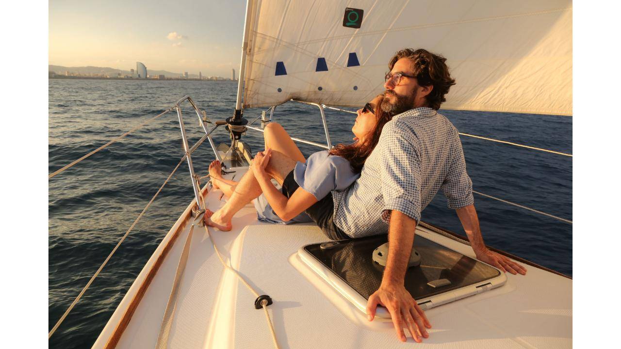 Sunset Spanish Guitar Live & Sailing Experience Barcelona 2 h.