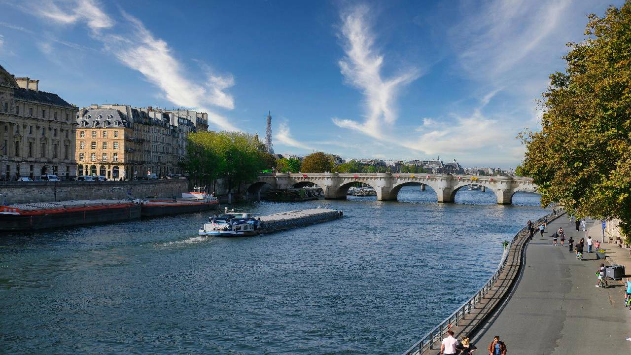 Best of Paris Walking Tour: Top Sights in 2.5 - 3 Hours