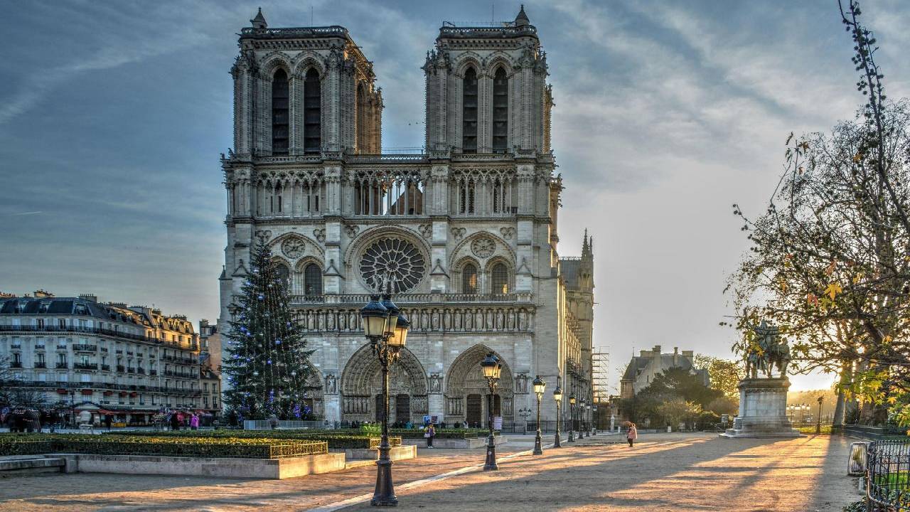 Best of Paris Walking Tour: Top Sights in 2.5 - 3 Hours