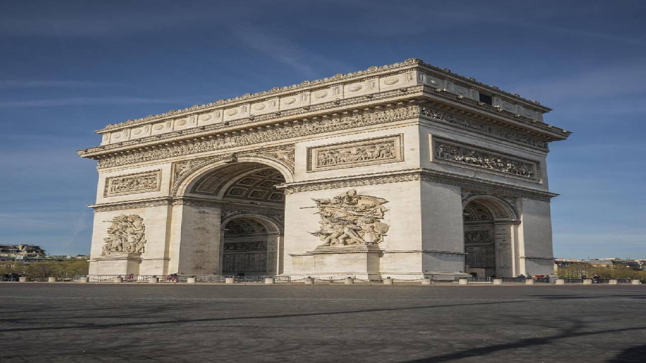 Best of Paris Walking Tour: Top Sights in 2.5 - 3 Hours