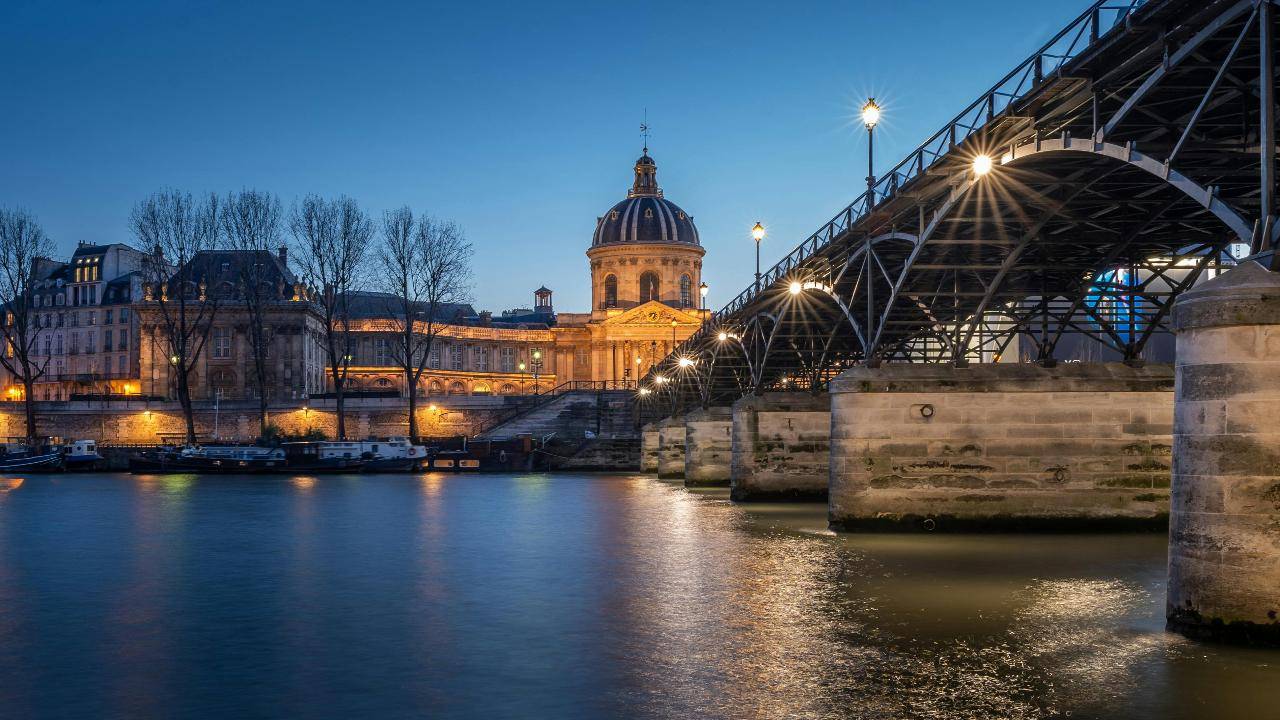 Best of Paris Walking Tour: Top Sights in 2.5 - 3 Hours