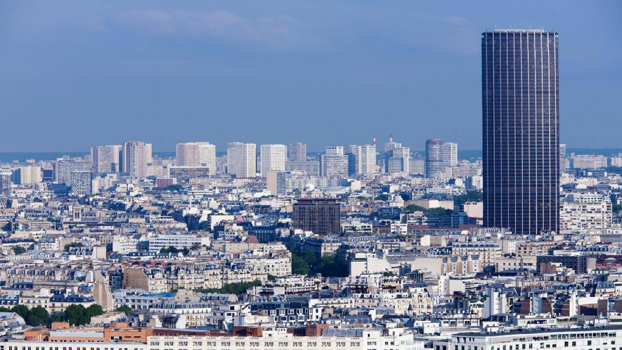 Montparnasse Walking Tour & Rooftop Paris Views