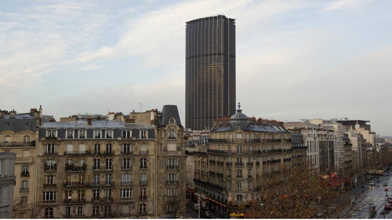Montparnasse Walking Tour & Rooftop Paris Views