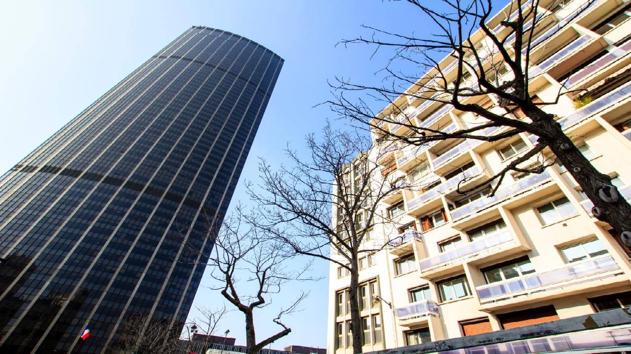 Montparnasse Walking Tour & Rooftop Paris Views