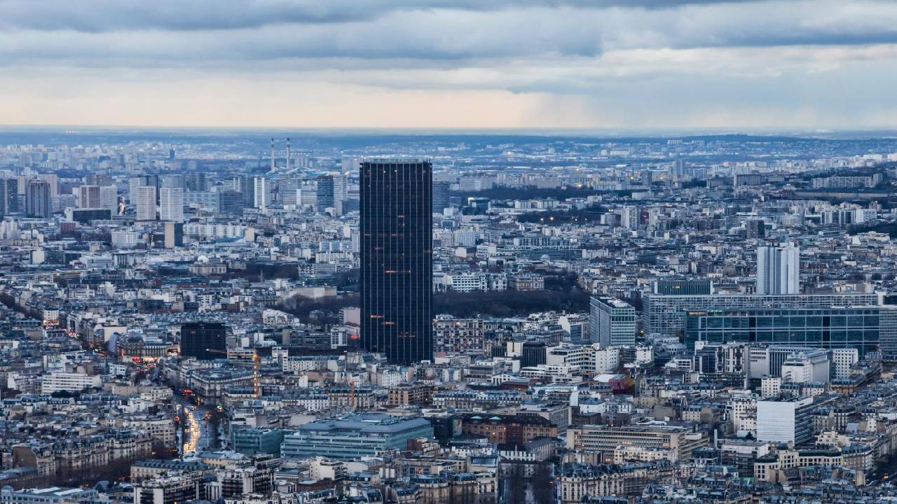 Montparnasse Walking Tour & Rooftop Paris Views