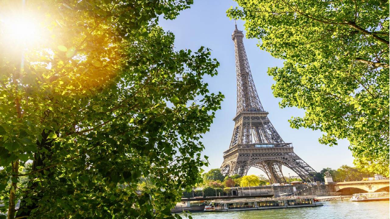 Eiffel Tower Fast Pass: Unlock Breathtaking Views at the Summit