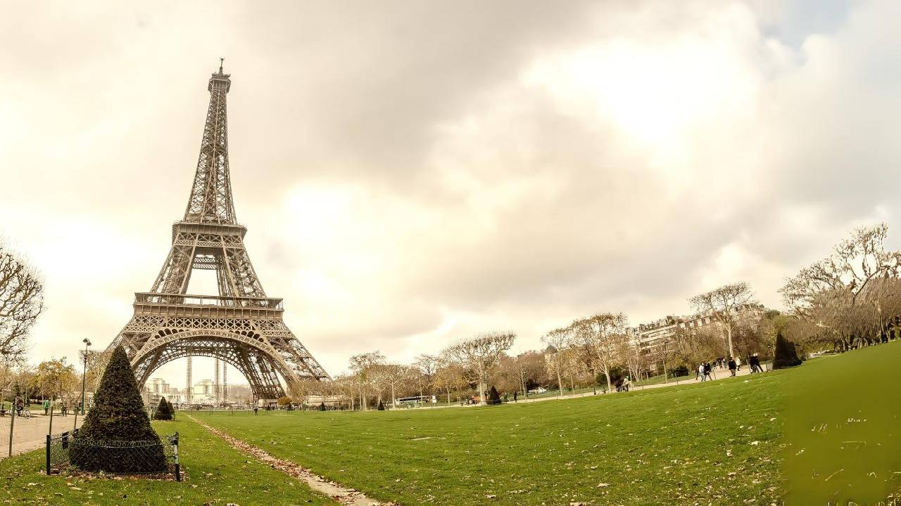Eiffel Tower Fast Pass: Unlock Breathtaking Views at the Summit
