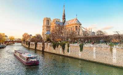 Half-Day Paris Highlights: Cruise & Walking Tour of Eiffel, Louvre & Notre-Dame