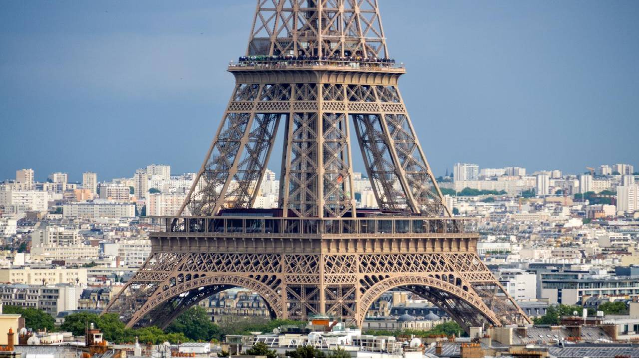 Half-Day Paris Highlights: Cruise & Walking Tour of Eiffel, Louvre & Notre-Dame