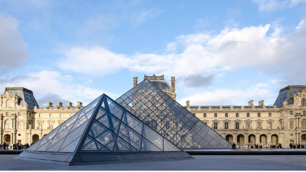 Half-Day Paris Highlights: Cruise & Walking Tour of Eiffel, Louvre & Notre-Dame