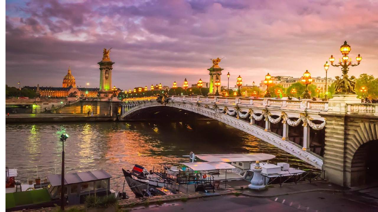 Half-Day Paris Highlights: Cruise & Walking Tour of Eiffel, Louvre & Notre-Dame