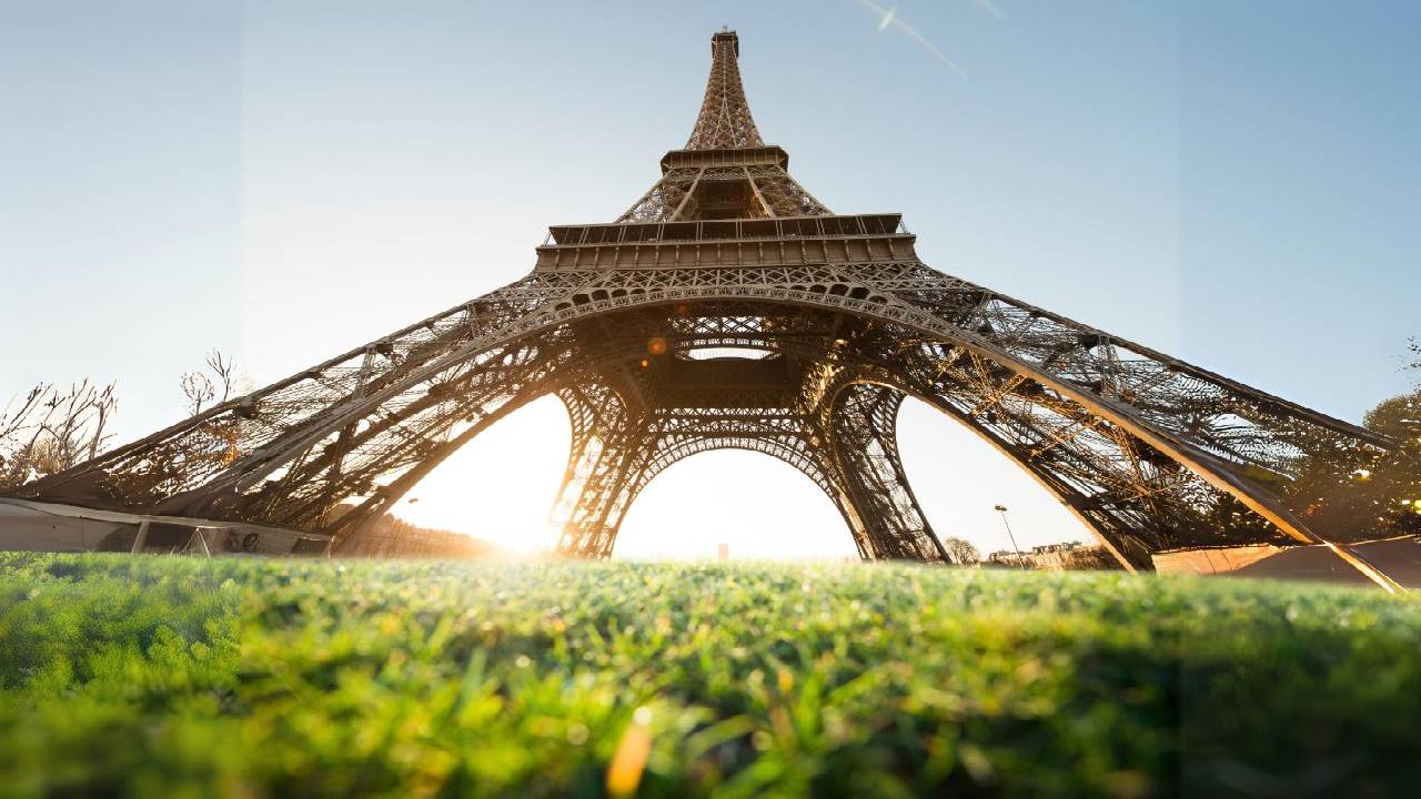 Half-Day Paris Highlights: Cruise & Walking Tour of Eiffel, Louvre & Notre-Dame