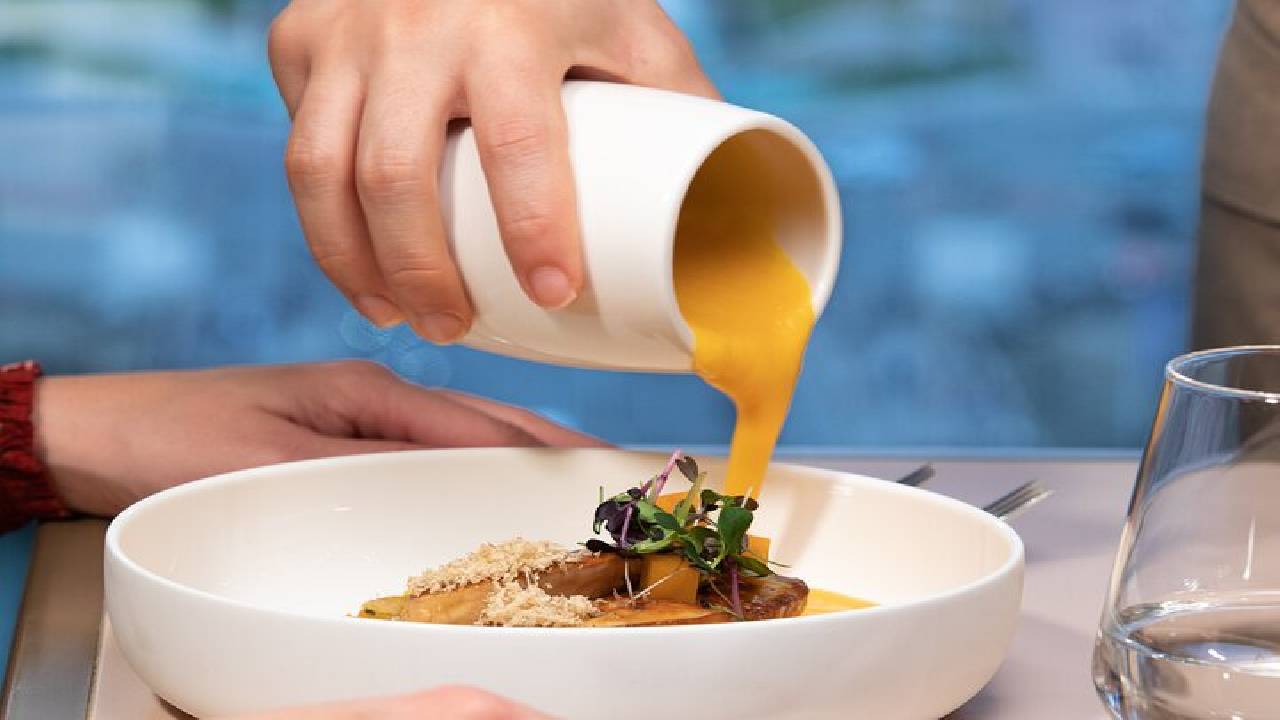 One Perfect Day in Paris: Eiffel Tower Lunch, Seine Cruise & Louvre Wonders