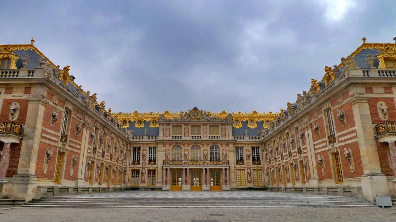 Versailles Grand Tour: Gardens & Palace Exploration
