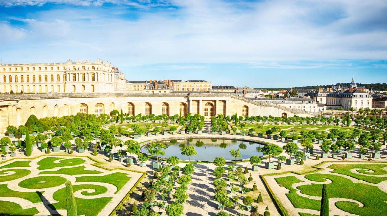 Versailles Grand Tour: Gardens & Palace Exploration