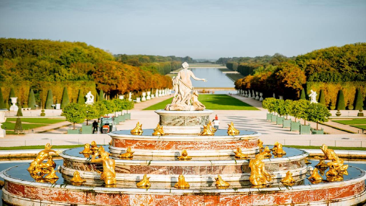 Versailles Grand Tour: Gardens & Palace Exploration