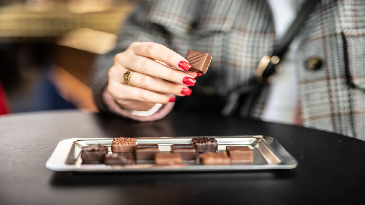 CHOCOLATE TASTING PRIVATE TOUR - Local expert Guide & Saint Germain Des Prés Exploration