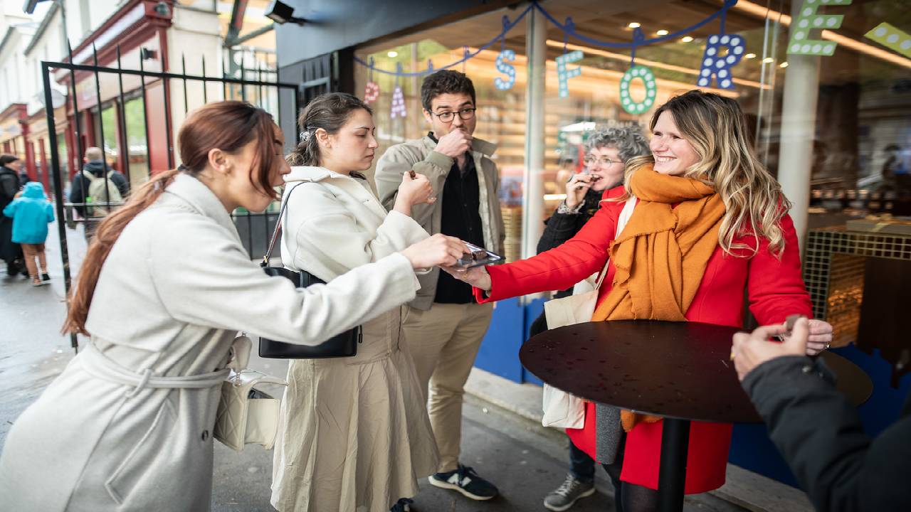CHOCOLATE TASTING PRIVATE TOUR - Local expert Guide & Saint Germain Des Prés Exploration