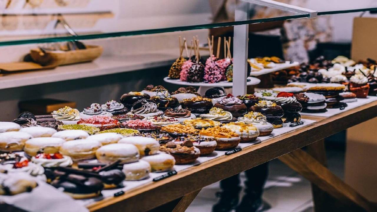 CHOCOLATE TASTING PRIVATE TOUR - Local expert Guide & Saint Germain Des Prés Exploration