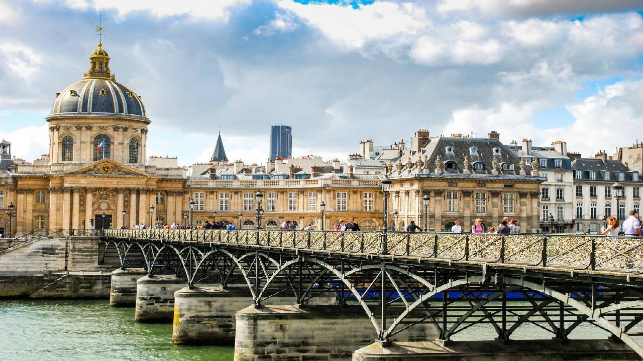 CENTRAL PARIS - Private Walking Tour