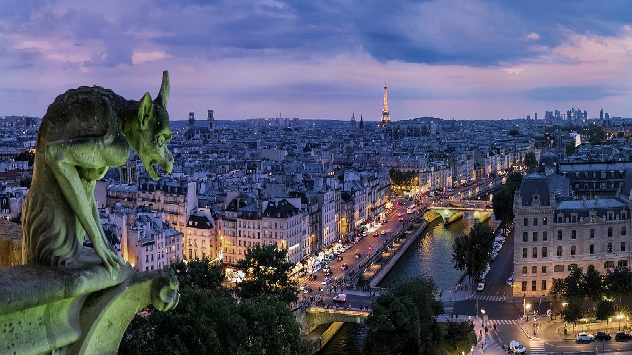 DARK MYTHS & LEGENDS OF PARIS - Private Walking Tour