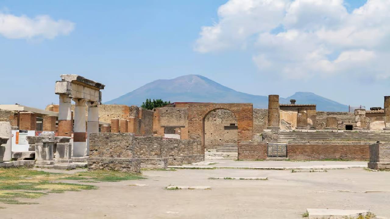 From Rome: One day trip to Pompeii Ruins w/ High Speed train (ENGLISH GUIDED TOUR)