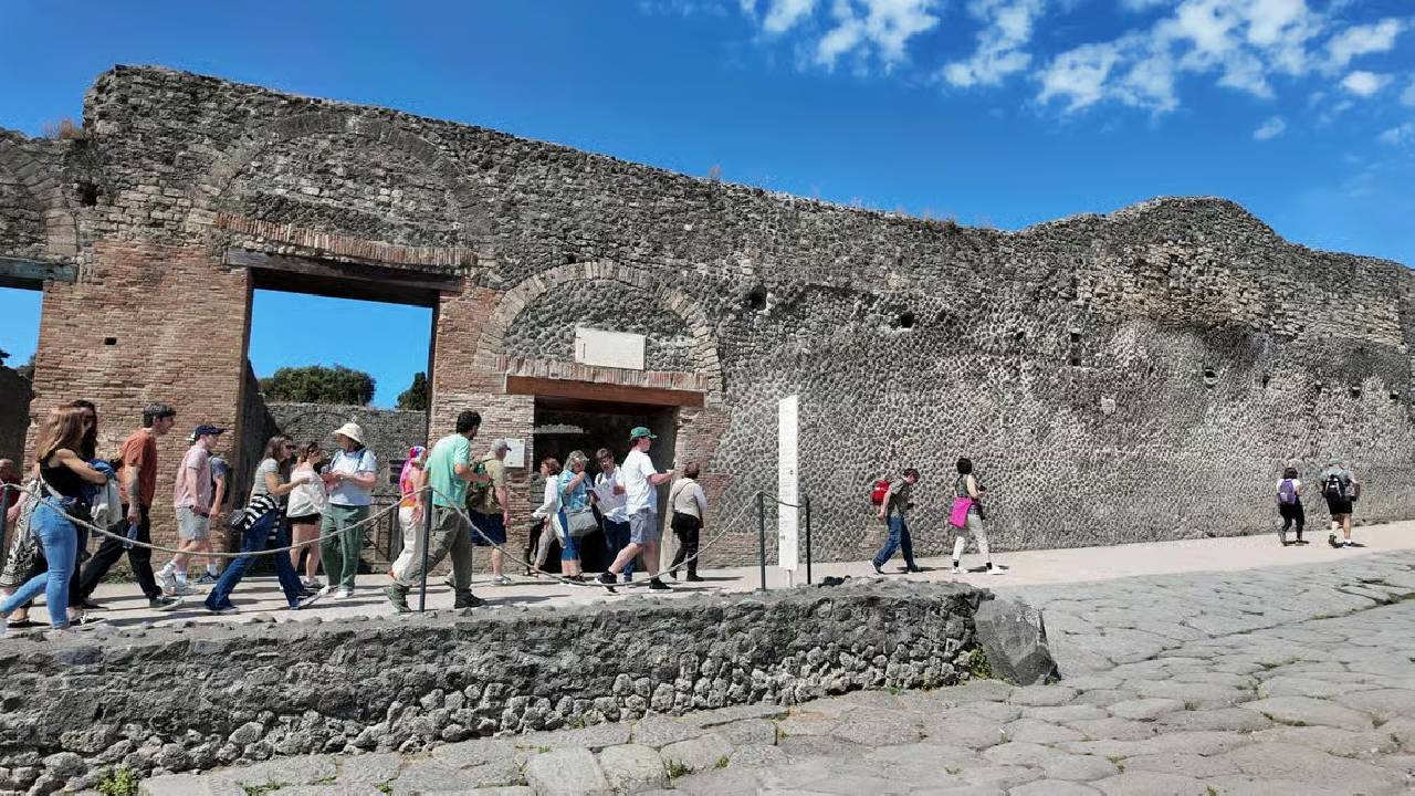 From Rome: One day trip to Pompeii Ruins w/ High Speed train (ENGLISH GUIDED TOUR)
