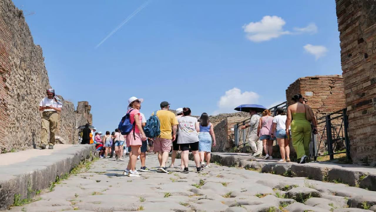 From Rome: One day trip to Pompeii Ruins w/ High Speed train (ENGLISH GUIDED TOUR)