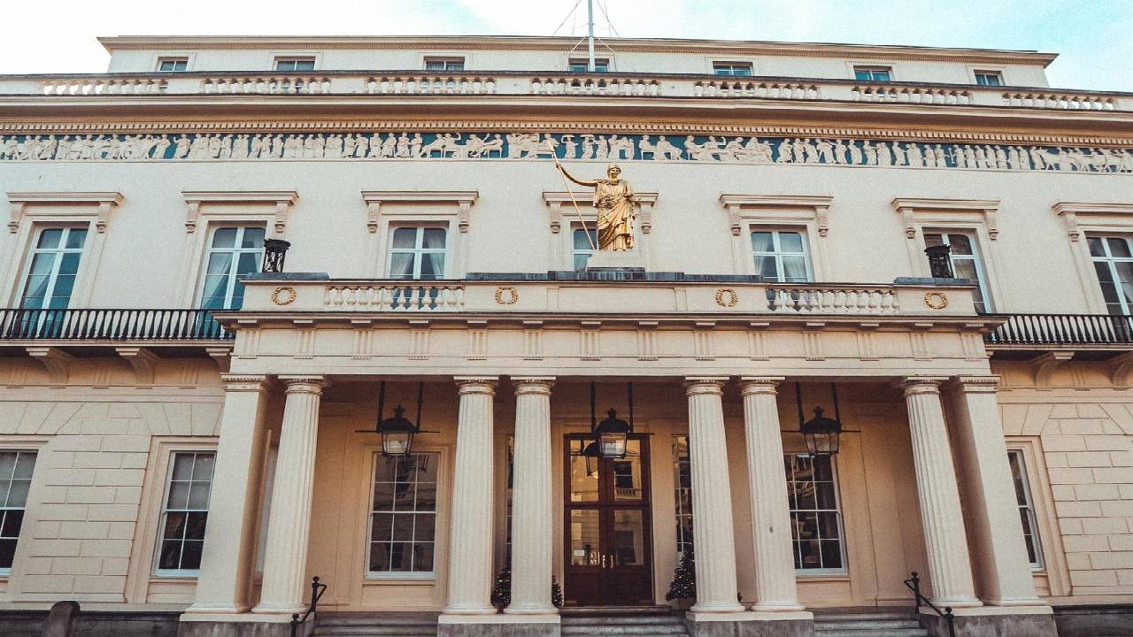 Discovery walk in London’s Piccadilly Circus and Whitehall - politics, culture and mind-blowing history!