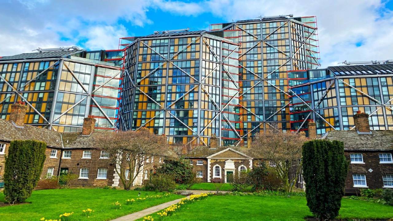 Discovery walk in London’s South Bank - sightseeing secrets and riverside riddles!