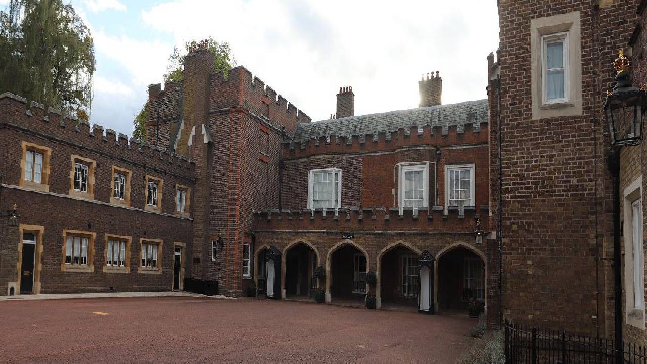 Private Royal Walk and Moet Chandon Harrods