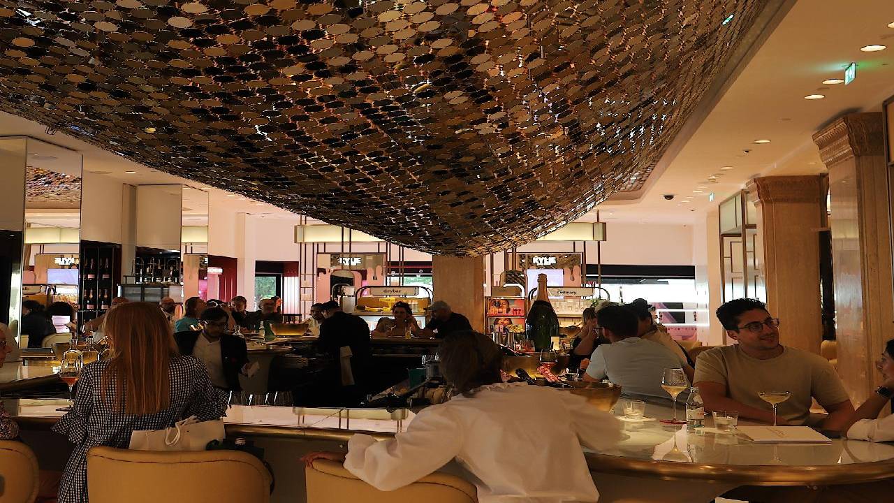 Private Royal Walk and Moet Chandon Harrods