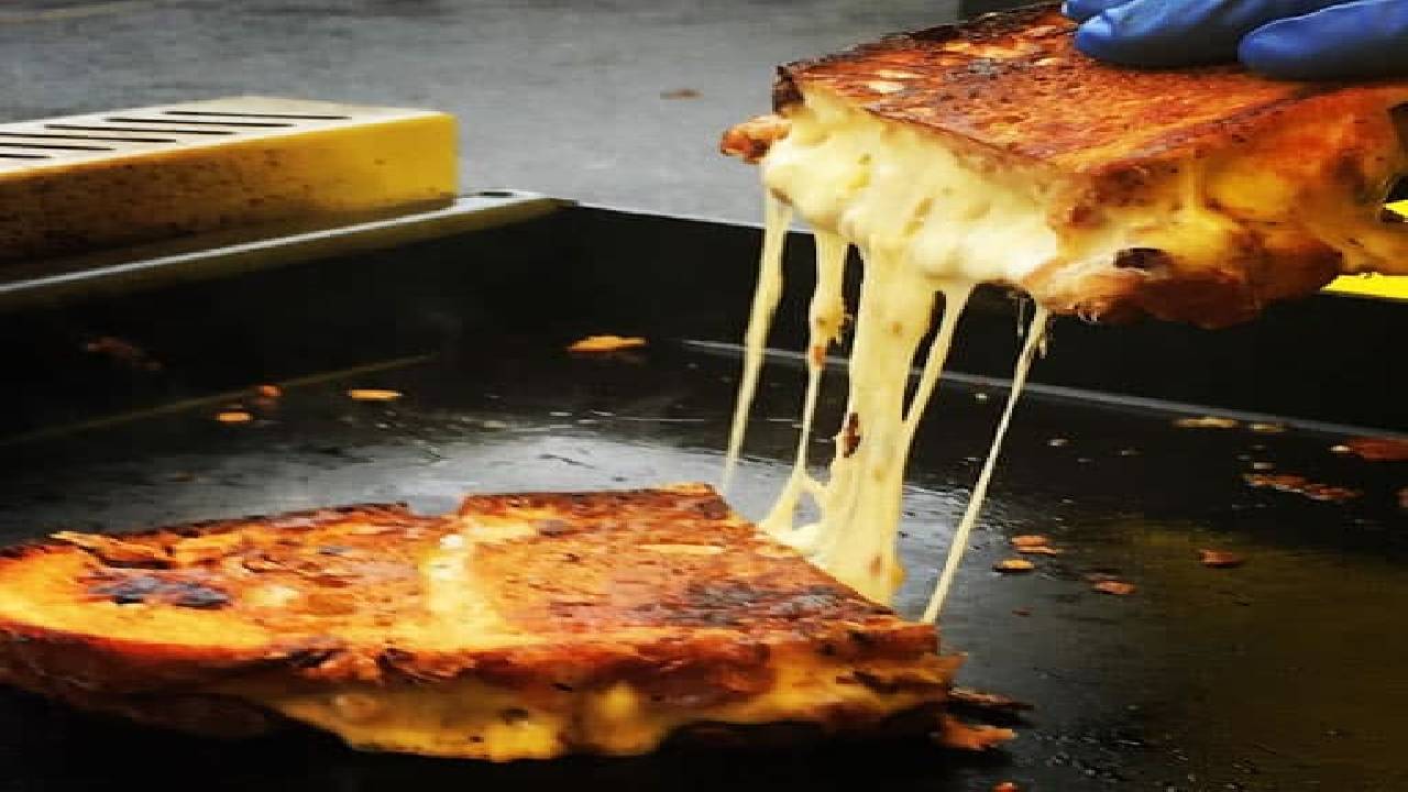 The Christmas Lights and Bites Tour