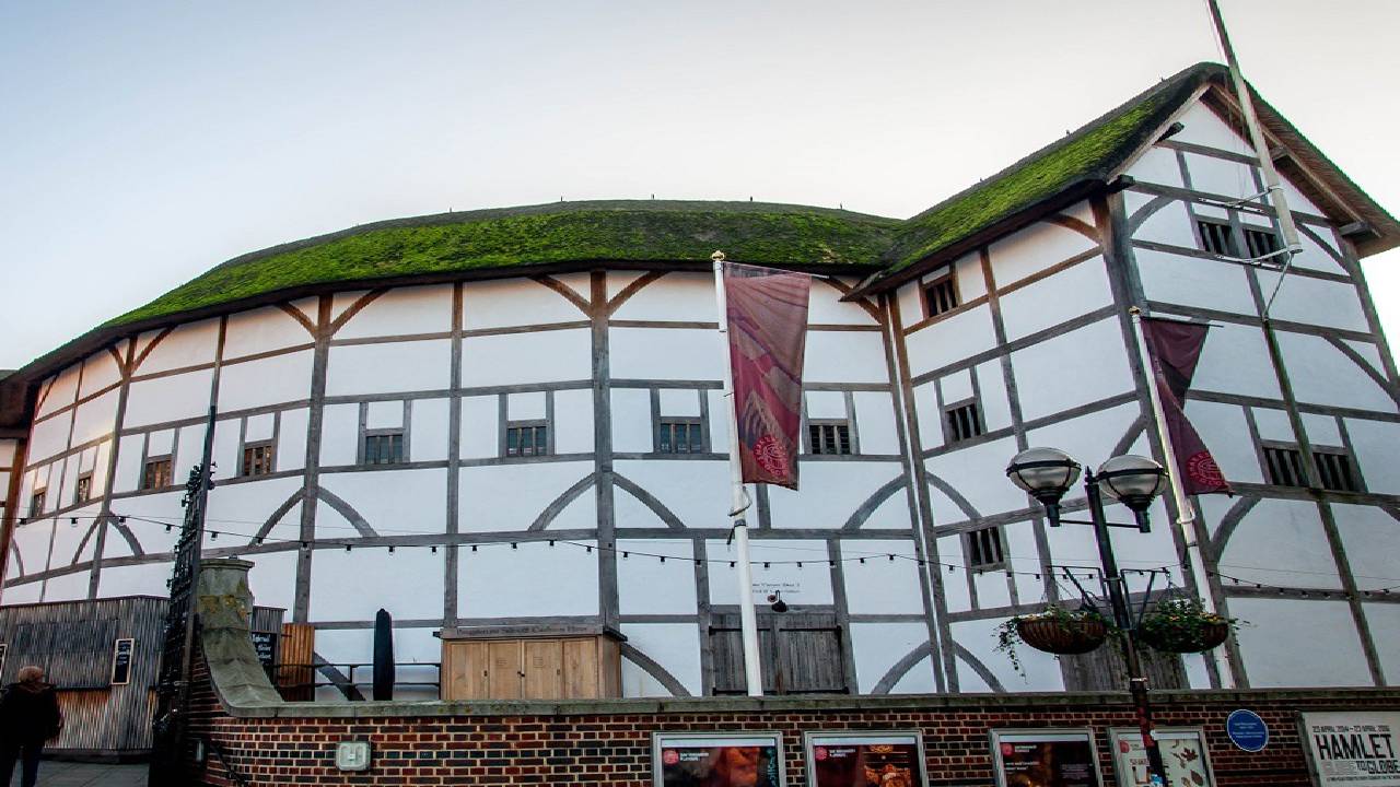 The Three Markets Tour with a Sit-down Indian Tasting Menu on Brick Lane