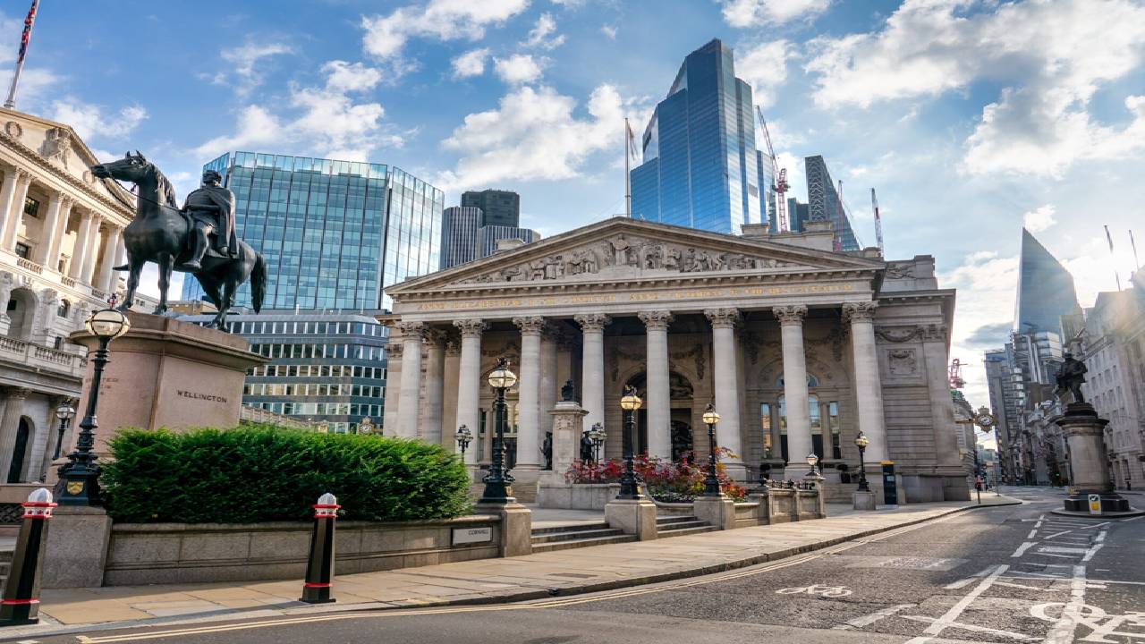 The Three Markets Tour with a Sit-down Indian Tasting Menu on Brick Lane