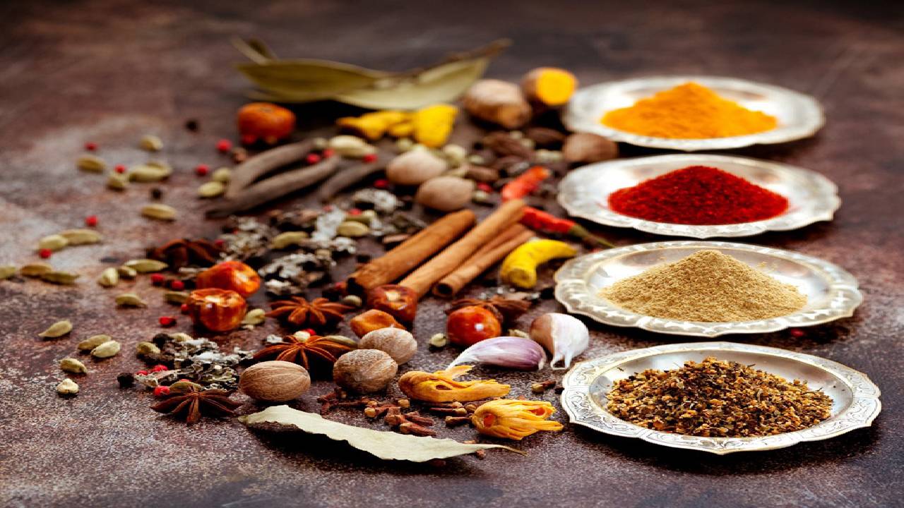 The Three Markets Tour with a Sit-down Indian Tasting Menu on Brick Lane