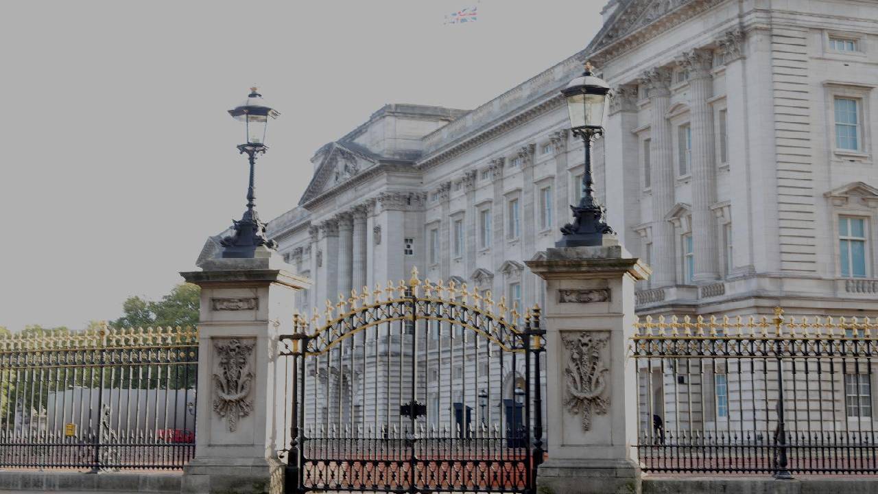 Three Palaces Walk and Royal High Tea at Kensington Palace Orangery Private Tour