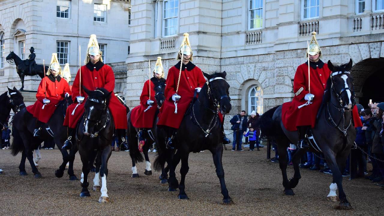 Three Palaces Walk and Royal High Tea at Kensington Palace Orangery Private Tour