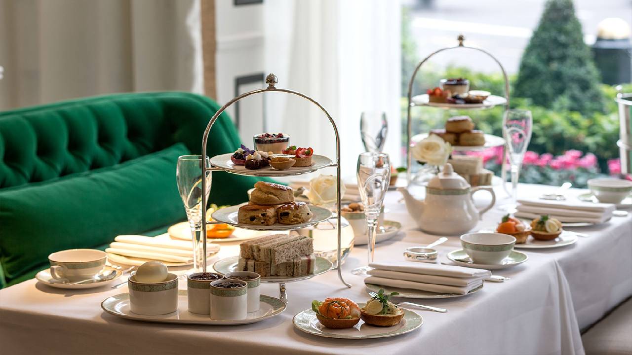 Three Palaces Walk and Royal High Tea at Kensington Palace Orangery Private Tour