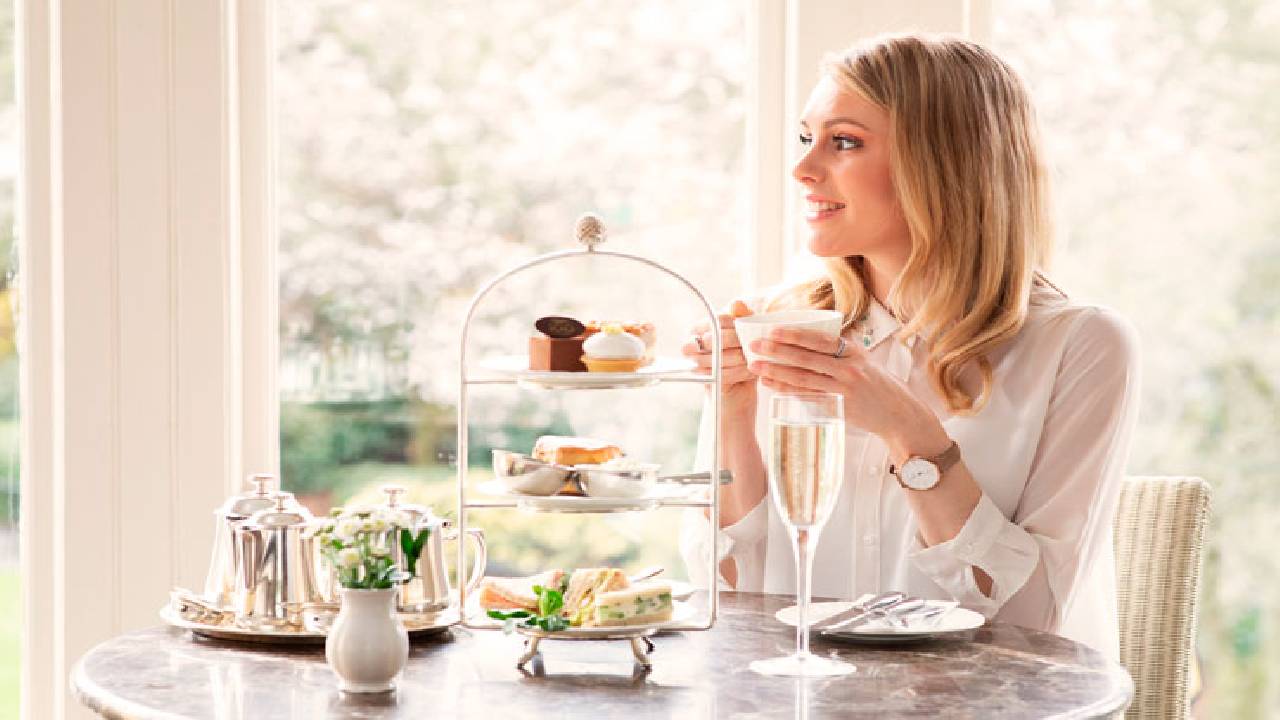 Royal London Walking Tour with High Tea at Kensington Palace