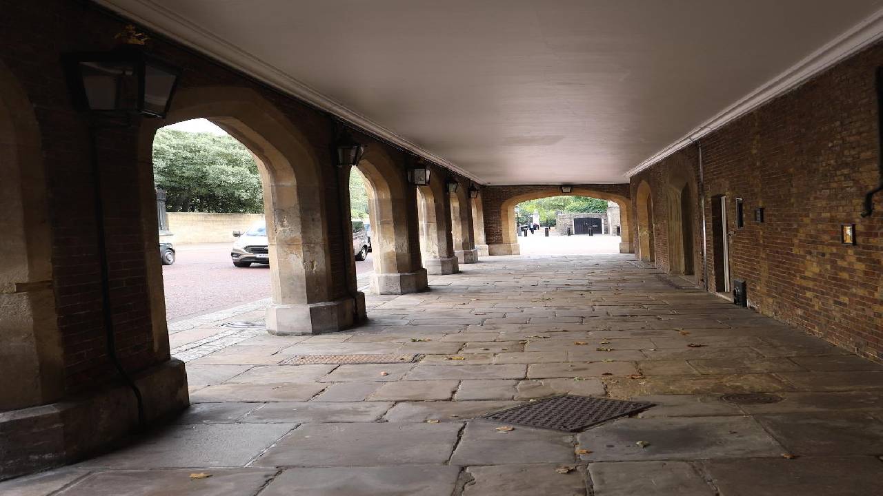 Royal London Walking Tour, Kensington Palace Entry with Afternoon Tea