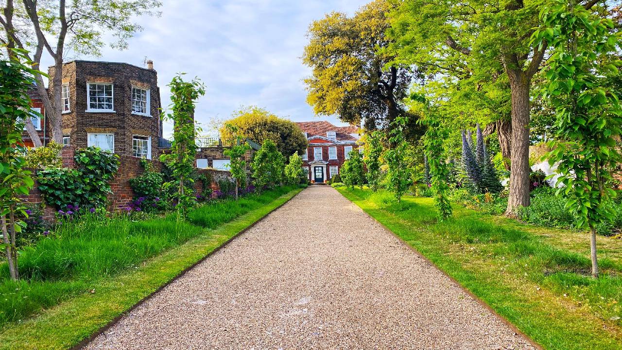  Discovery walk in London’s Hampstead: A Vibrant Village Voyage