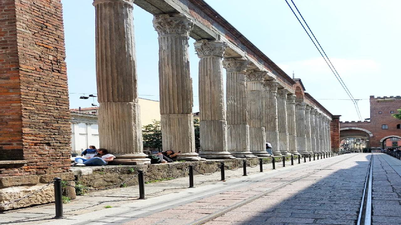 Milan Underground Discovery Walk: Street Art and Stories on the Backstreets of the Ticinese