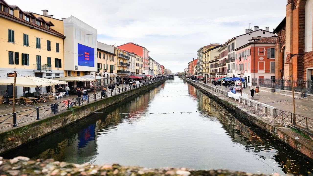 Milan Underground Discovery Walk: Street Art and Stories on the Backstreets of the Ticinese