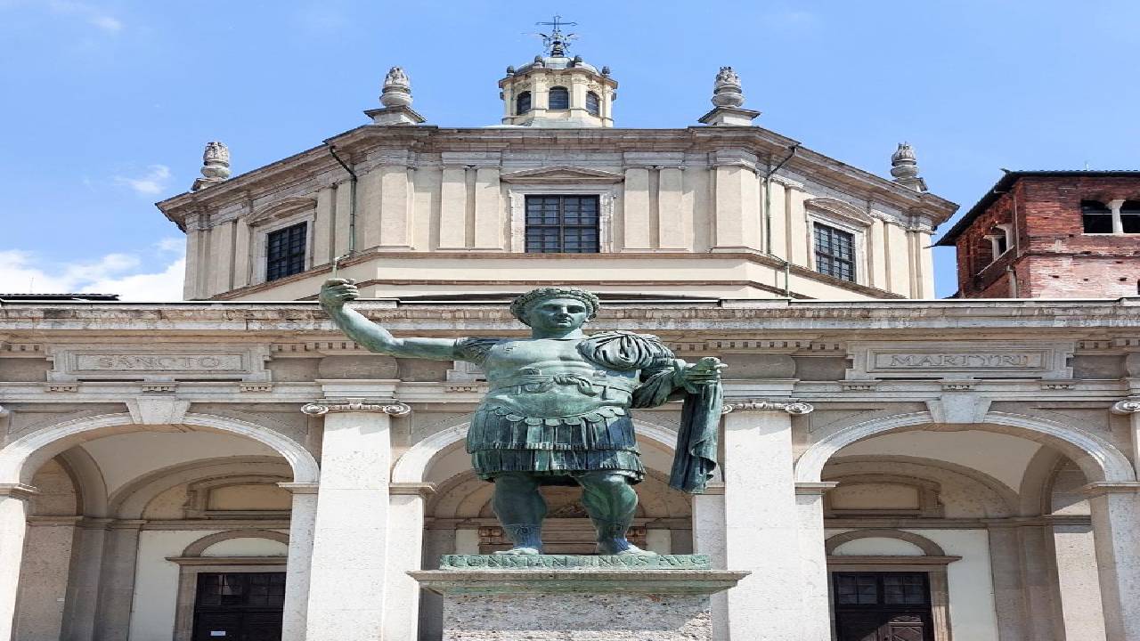 Milan Underground Discovery Walk: Street Art and Stories on the Backstreets of the Ticinese